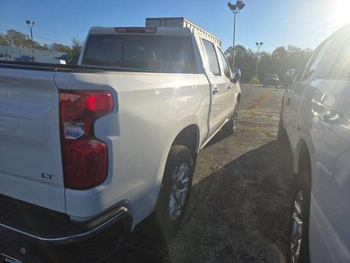 Summit White 2026 Chevrolet Silverado 1500 LT