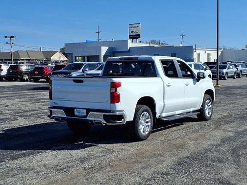 Summit White 2026 Chevrolet Silverado 1500 LT