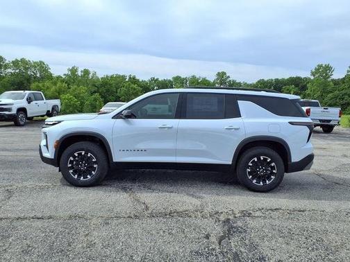 Polar White Tricoat 2026 Chevrolet Traverse AWD Z71
