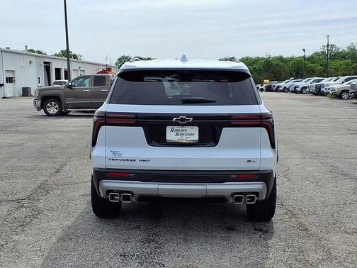 Polar White Tricoat 2026 Chevrolet Traverse AWD Z71