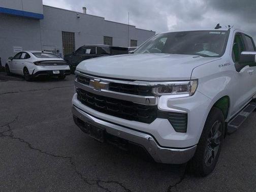 Summit White 2025 Chevrolet Silverado 1500 LT