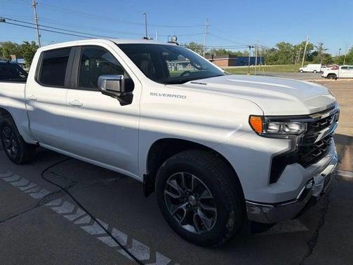 Summit White 2026 Chevrolet Silverado 1500 LT
