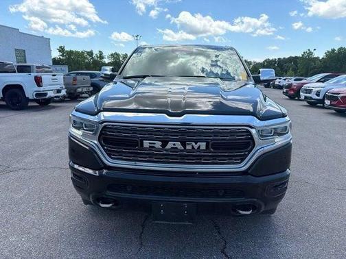 Diamond Black Crystal Pearlcoat 2021 RAM 1500 Limited