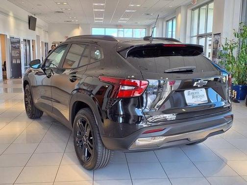 Mosaic Black Metallic 2026 Chevrolet Trax FWD ACTIV