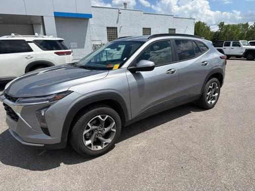Sterling Gray Metallic 2025 Chevrolet Trax LT