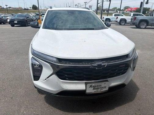Summit White 2025 Chevrolet Trax FWD 2RS