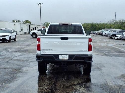 Summit White 2026 Chevrolet Silverado 2500 Custom