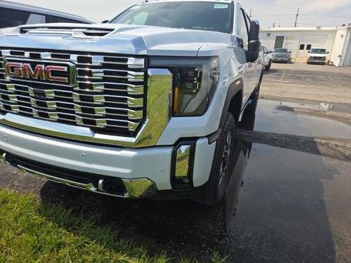 Glacier White Tricoat 2026 GMC Sierra 2500 Denali