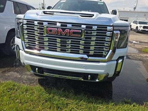 Glacier White Tricoat 2026 GMC Sierra 2500 Denali