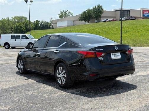 2022 Nissan Altima S FWD