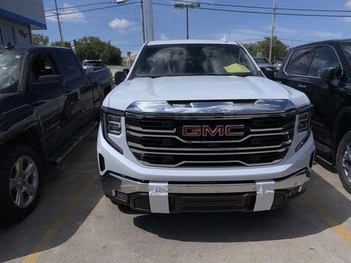 Glacier White Tricoat 2026 GMC Sierra 1500 SLT