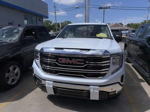 Glacier White Tricoat 2026 GMC Sierra 1500 SLT