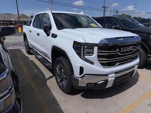 Glacier White Tricoat 2026 GMC Sierra 1500 SLT