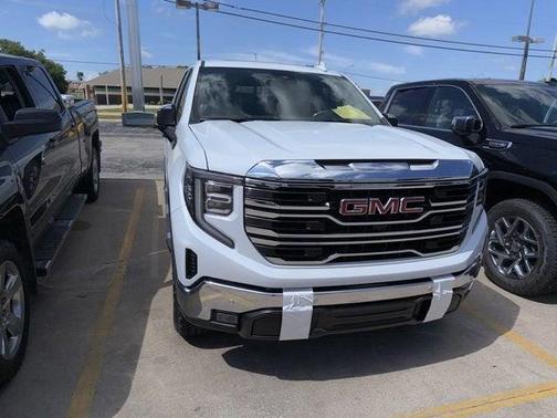 Glacier White Tricoat 2026 GMC Sierra 1500 SLT