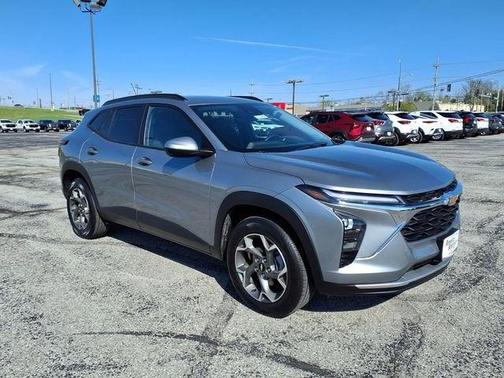 Sterling Gray Metallic 2025 Chevrolet Trax LT