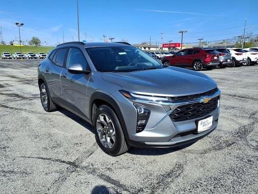 Sterling Gray Metallic 2025 Chevrolet Trax LT