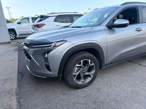 Sterling Gray Metallic 2025 Chevrolet Trax LT