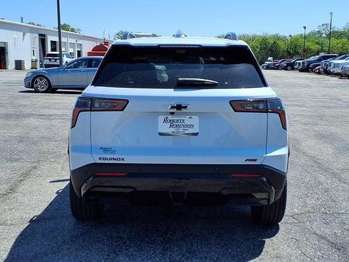 Polar White Tricoat 2026 Chevrolet Equinox FWD RS