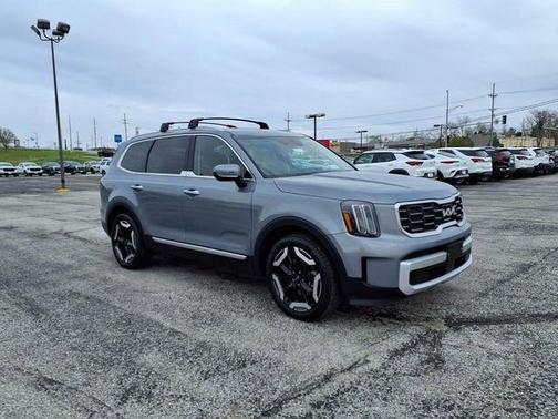 Everlasting Silver 2025 Kia Telluride S
