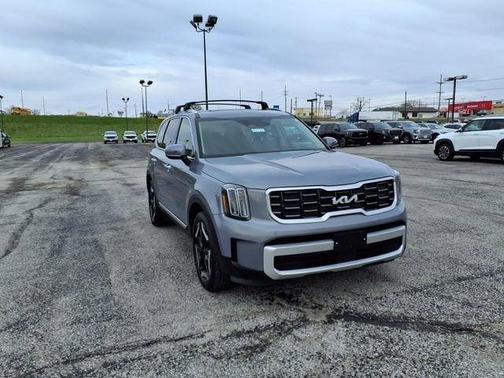 Everlasting Silver 2025 Kia Telluride S