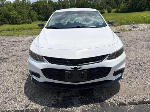 Summit White 2018 Chevrolet Malibu LT