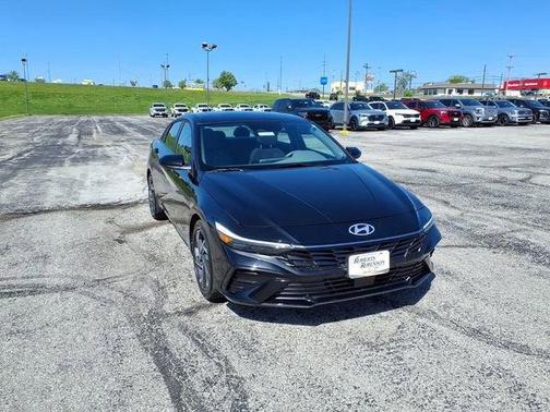 Abyss Black 2025 Hyundai ELANTRA SEL