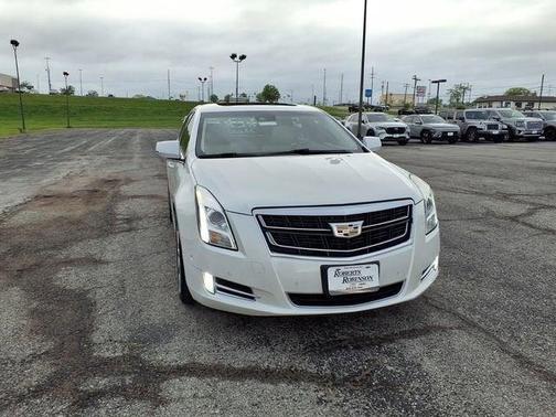 Crystal White Tricoat 2016 Cadillac XTS Luxury