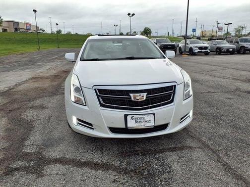 Crystal White Tricoat 2016 Cadillac XTS Luxury
