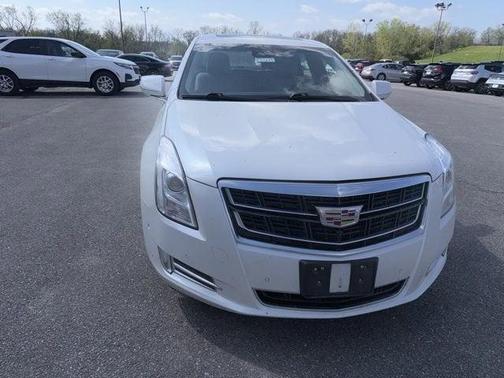 Crystal White Tricoat 2016 Cadillac XTS Luxury