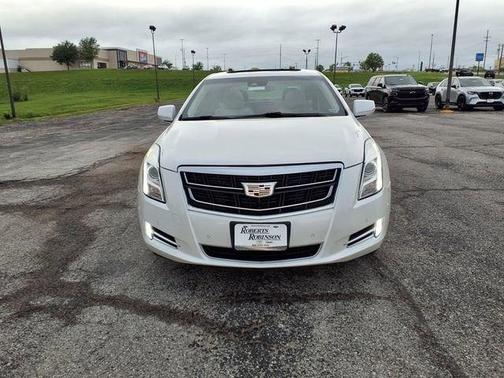 Crystal White Tricoat 2016 Cadillac XTS Luxury