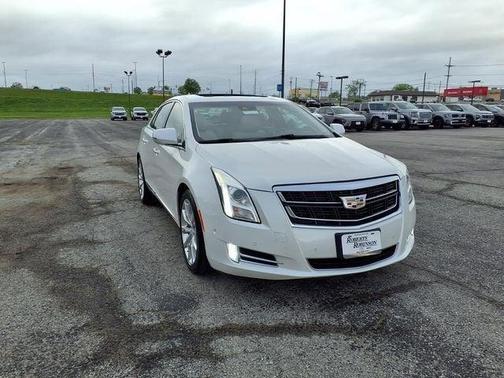 Crystal White Tricoat 2016 Cadillac XTS Luxury
