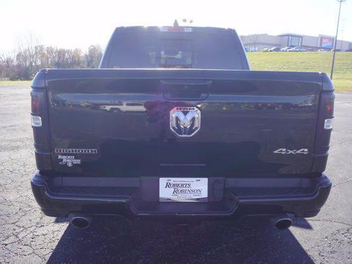 Diamond Black Crystal Pearlcoat 2019 RAM 1500 Big Horn