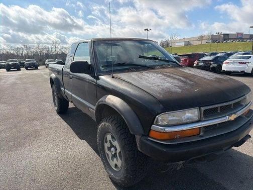 2001 Chevrolet S-10 Base