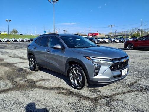 Sterling Gray Metallic 2025 Chevrolet Trax LT