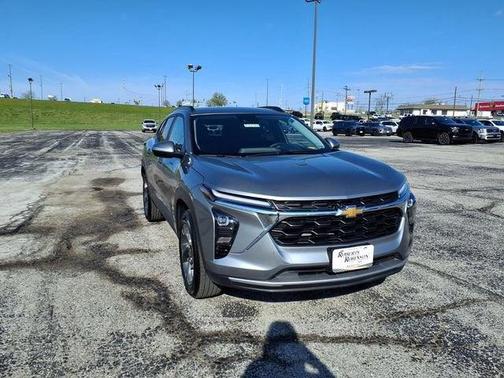 Sterling Gray Metallic 2025 Chevrolet Trax LT