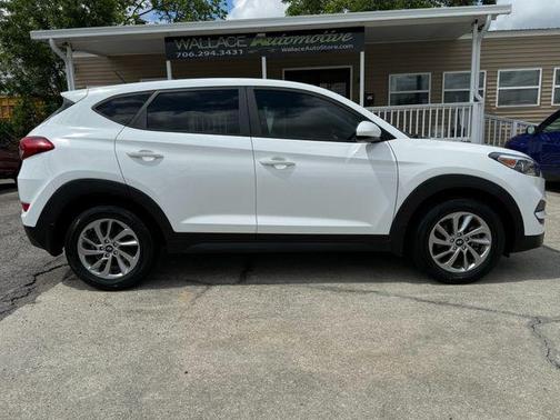 Dazzling White 2018 Hyundai TUCSON SE