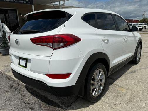 Dazzling White 2018 Hyundai TUCSON SE
