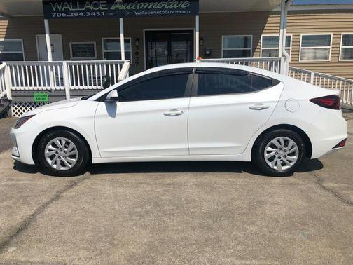 2019 Hyundai ELANTRA SE