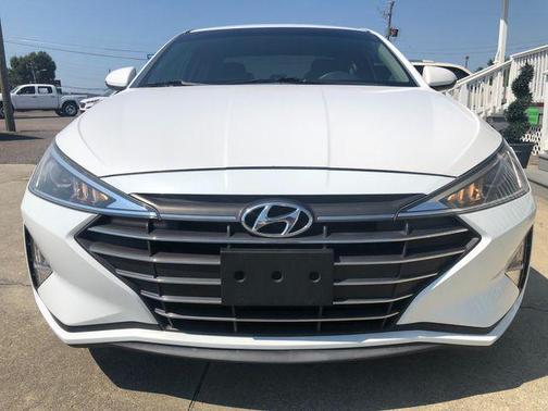 2019 Hyundai ELANTRA SE