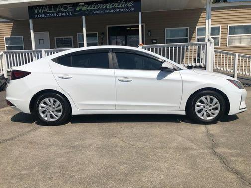 2019 Hyundai ELANTRA SE