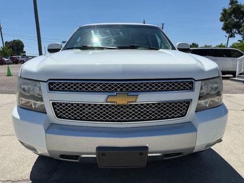 Summit White 2013 Chevrolet Suburban 1500 LT