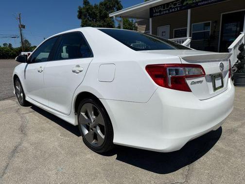 White 2014 Toyota Camry SE