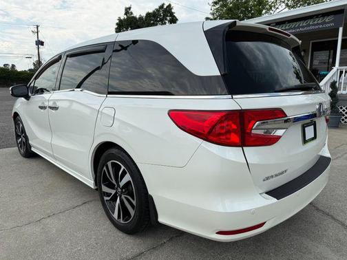 White Diamond Pearl 2018 Honda Odyssey Elite
