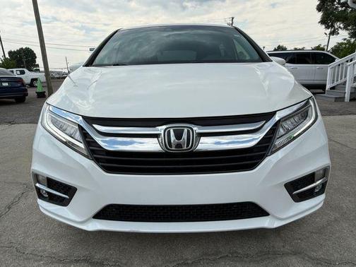 White Diamond Pearl 2018 Honda Odyssey Elite