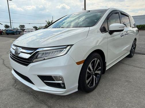 White Diamond Pearl 2018 Honda Odyssey Elite