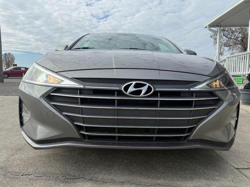 2020 Hyundai ELANTRA SE