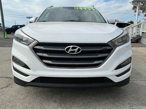 2016 Hyundai TUCSON SE