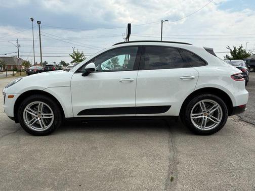White 2017 Porsche Macan Macan
