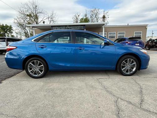 Parisian Night Pearl 2017 Toyota Camry LE