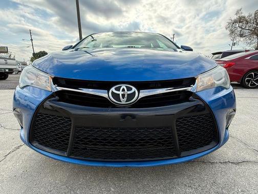 Parisian Night Pearl 2017 Toyota Camry LE